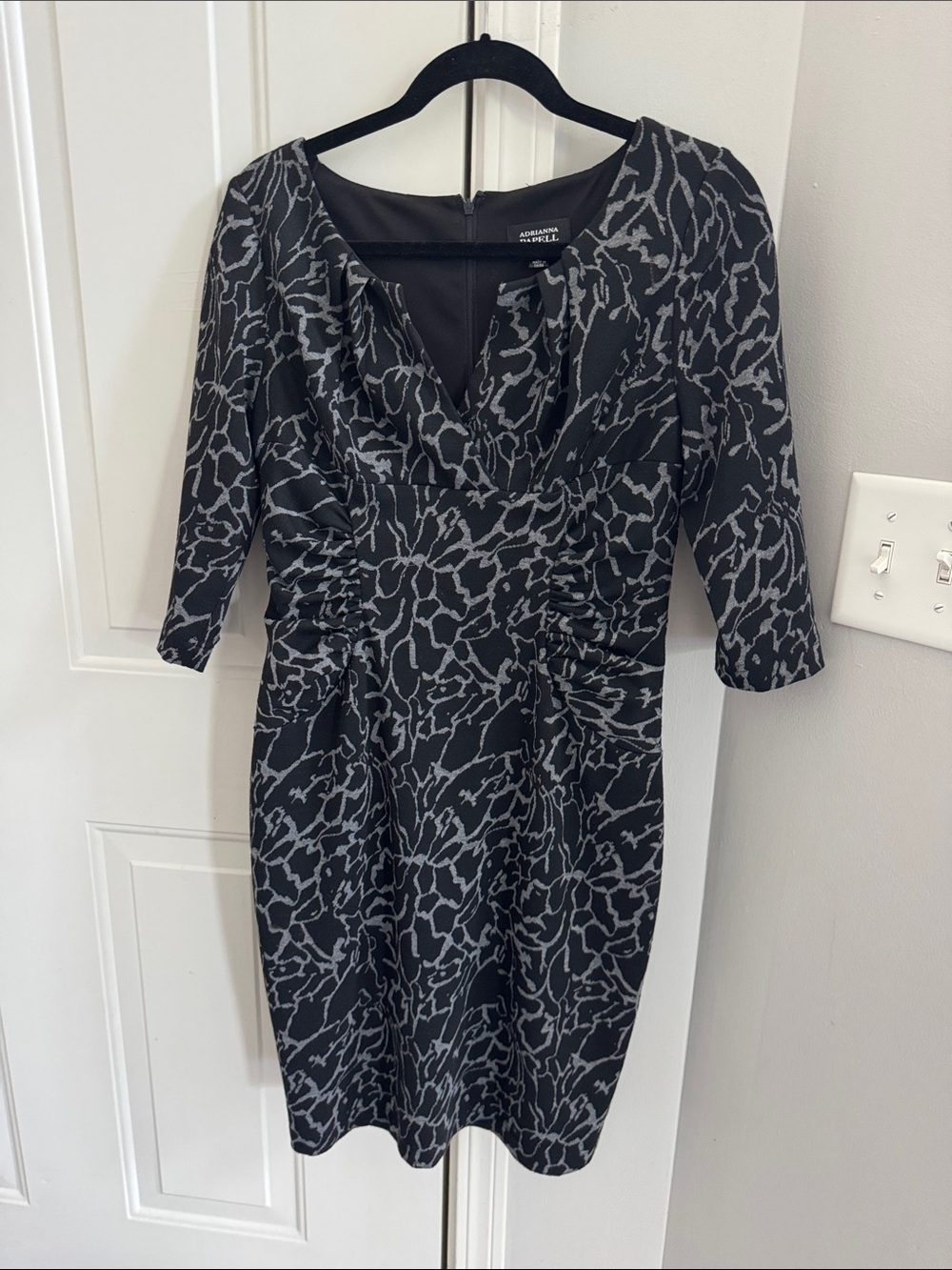 Adrianna Papell Black and Gray Ruched Sheath Midi Dress size8P